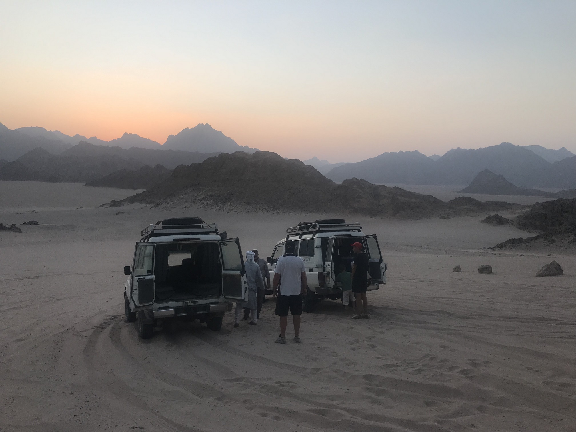 Wüstensafari, Beduinendorf, Sonnenuntergang und BBQ-Abendessen ab Hurghada