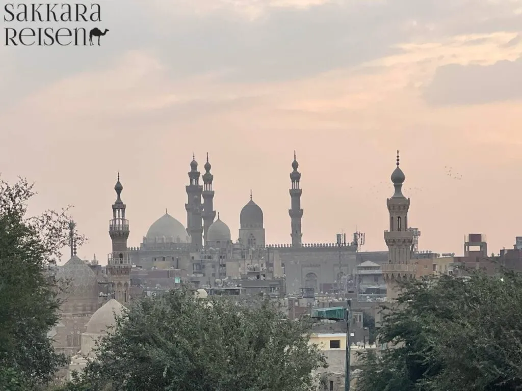 Rundreise Ägypten 14 Tage – Nilkreuzfahrt, Kairo & Baden am Roten Meer. Erleben Sie antike Schätze, kulturelle Highlights und traumhafte Strände in einem unvergesslichen Urlaub. 
