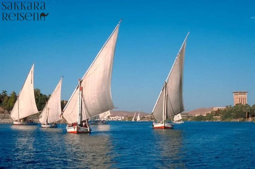 Mittagessen auf einer Feluke – Traditionelle Segelfahrt auf dem Nil