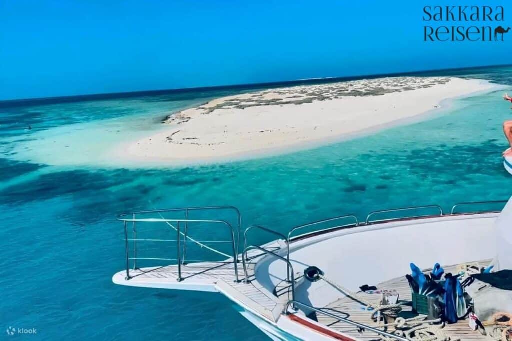Boat tours to the Qulaan Islands